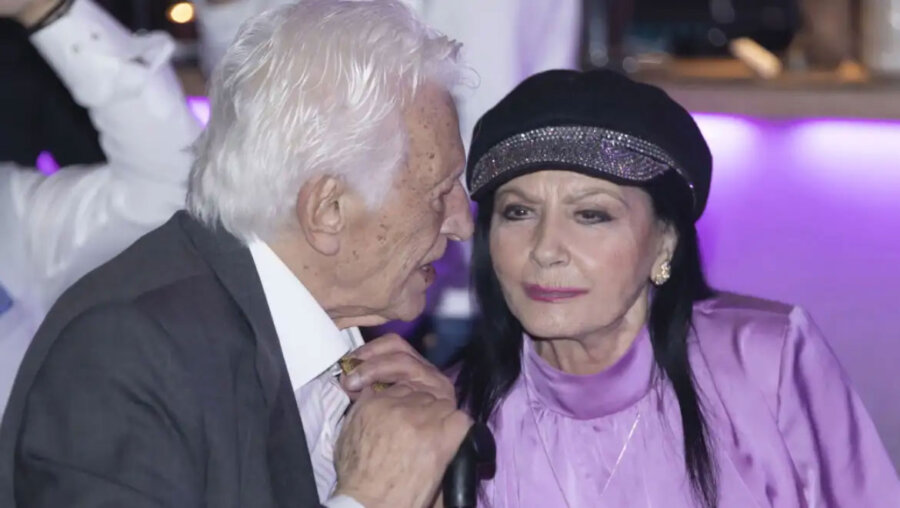 Συντετριμμένη η Ζωζώ Σαπουντζάκη από τον θάνατο του επί 28 χρόνια συντρόφου της - Πού και πότε θα γίνει η κηδεία του