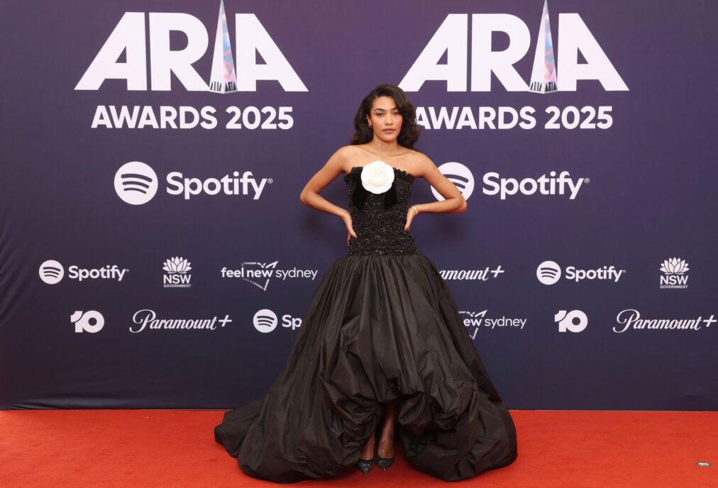 Από μετανάστες γονείς στη σκηνή των Grammys: Η Olivia Dean γράφει τη δική της ιστορία - Η προσωπική ζωή και η επιρροή στη μόδα