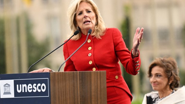 Συνελήφθη ο πρώην σύζυγος της Τζιλ Μπάιντεν - Κατηγορείται για τον φόνο της γυναίκας του