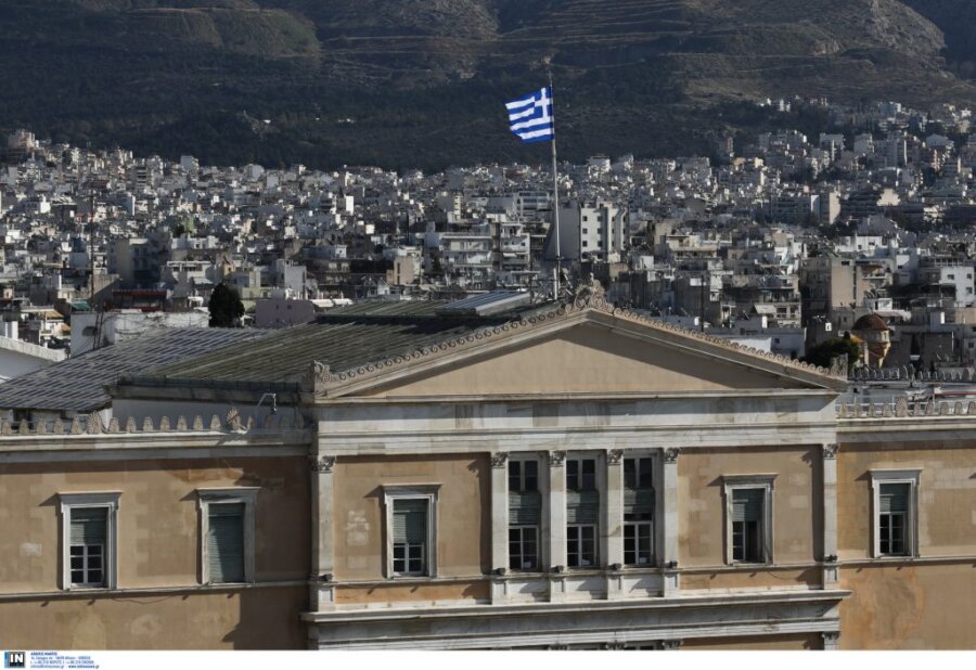 Συνταγματική Αναθεώρηση: Ποιοι νόμοι και άρθρα αλλάζουν – Τι αναφέρουν οι συνταγματολόγοι