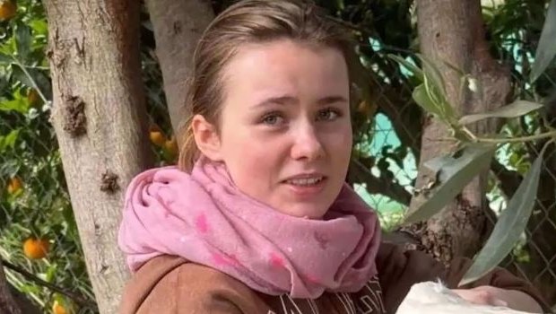 «Συνεχίστε να την ψάχνετε, βοήθησα αρκετά» λέει ο πατέρας της Λόρας - Νέες μαρτυρίες για την οικογένεια της 16χρονης