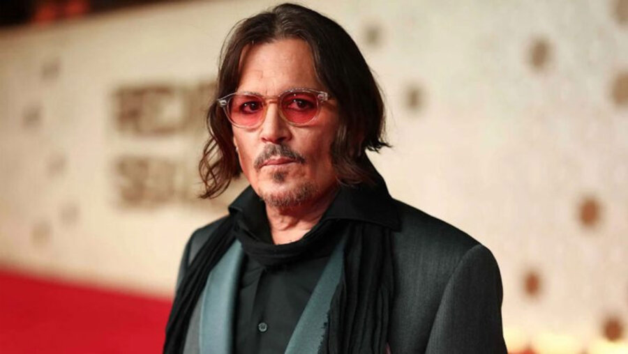 Η μεγάλη επιστροφή του Johnny Depp - Αγνώριστος ως Σκρούτζ