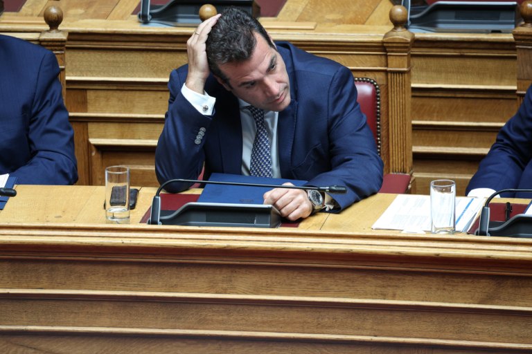 Πλεύρης προαναγγέλει δράσεις… άλλου υπουργείου