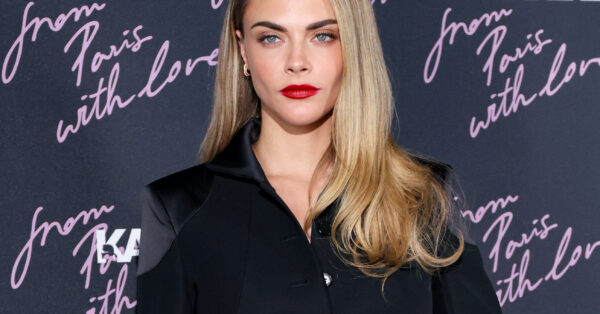 Bye ξανθό, hello shaggy! Η Cara Delevingne άλλαξε τα μαλλιά της, υιοθετώντας τις τάσεις της σεζόν