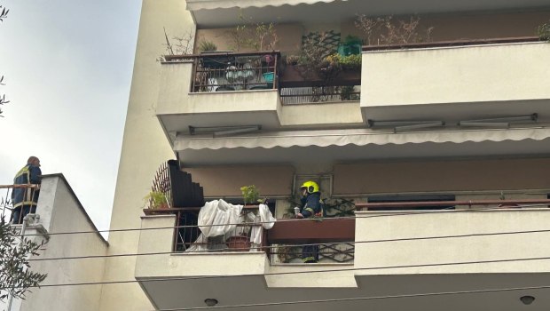 Θεσσαλονίκη: Έκρηξη και φωτιά σε διαμέρισμα στην Καλαμαριά - Επί τόπου η πυροσβεστική