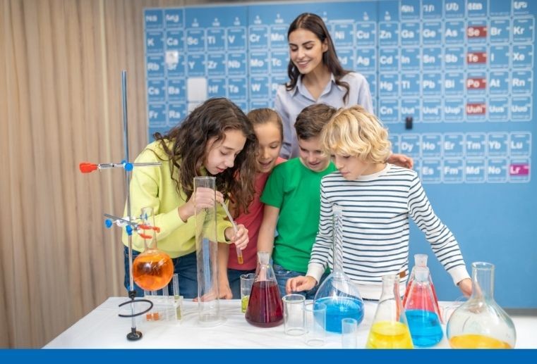 afisa-imerida-sumperilipsi-sto-sugxrono-sxoleiou-8767772340