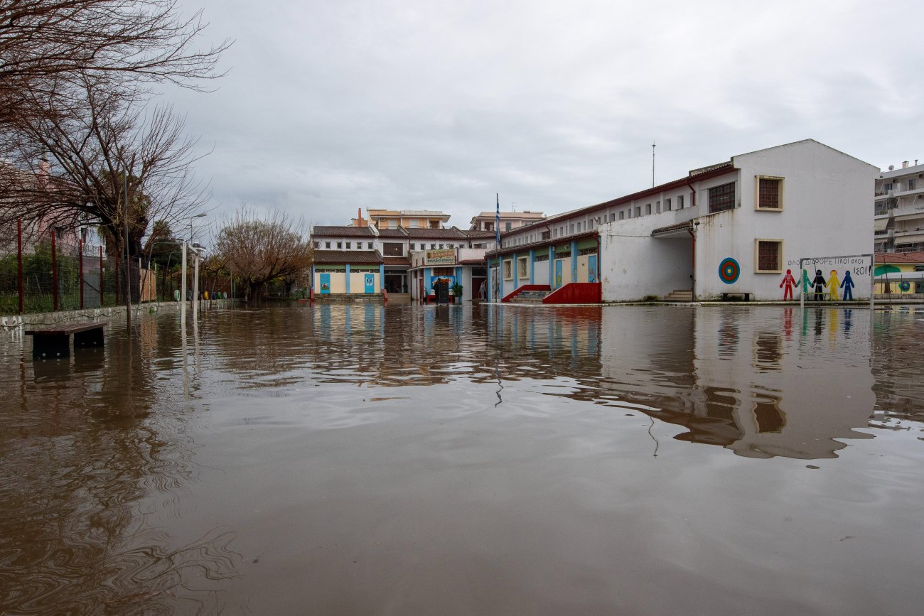 Σάρωσε η κακοκαιρία: Καταστροφές και μεγάλα προβλήματα σε πολλές περιοχές - Live η πορεία των φαινομένων
