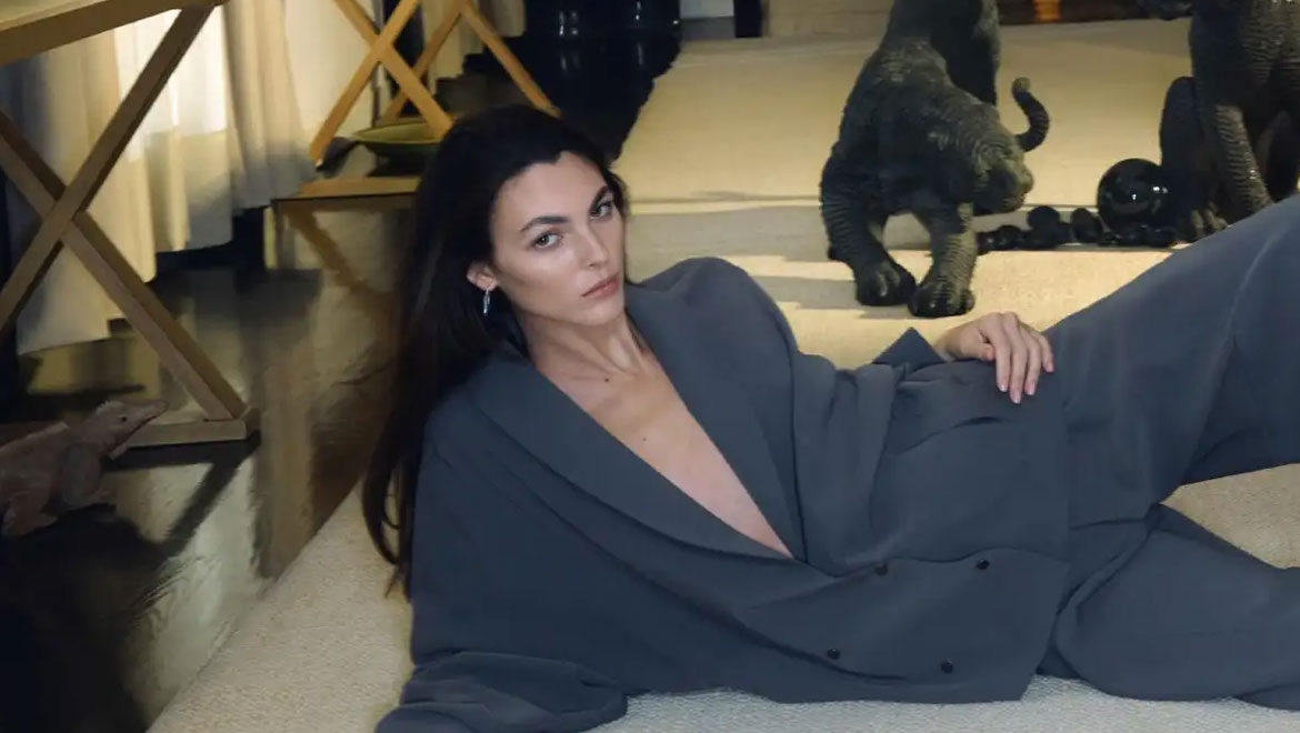 Giorgio Armani: Η τελευταία καμπάνια που σχεδίασε ο ίδιος φωτογραφήθηκε στο σπίτι του στο Μιλάνο - Πάρτε μία γεύση