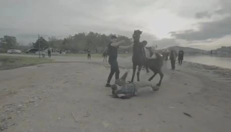 Ατύχημα για τον Άκη Πετρετζίκη – «Ράγισα ένα μου πλευρό και ο πόνος είναι αφόρητος»