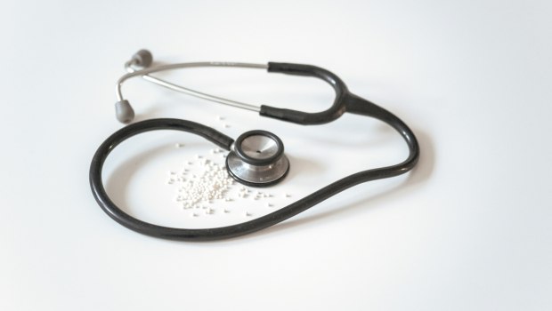 Καρδιοχειρούργος στο «Ιπποκράτειο» ζητούσε «φακελάκια» έως και 5.000 ευρώ