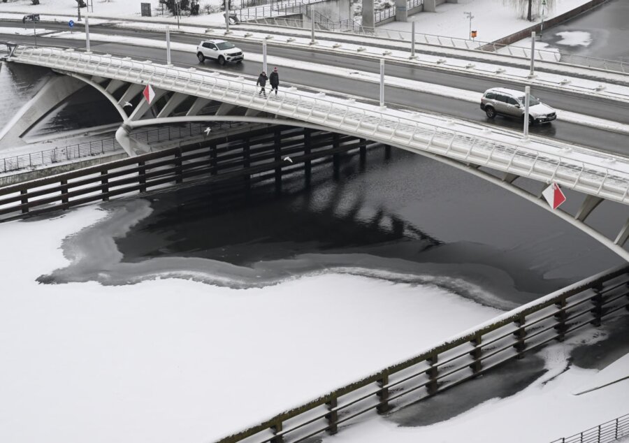 Στον πάγο το Βερολίνο - Πάγωσαν κανάλια και λίμνες - Προβλήματα στις μεταφορές
