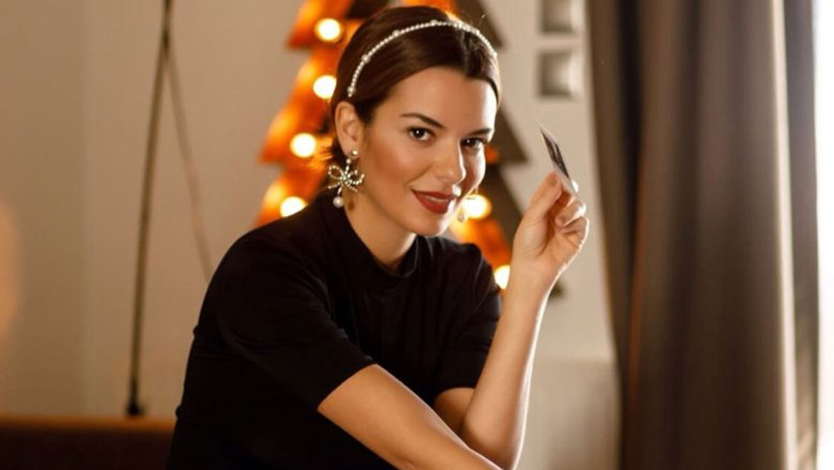 Βαρύ πένθος για την Νικολέττα Ράλλη - Έφυγε από τη ζωή ο πατέρας της