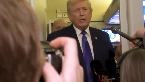 Ιράν: Ο Τραμπ χαιρετίζει τις «πολύ καλές» συνομιλίες που θα συνεχιστούν «την επόμενη εβδομάδα»