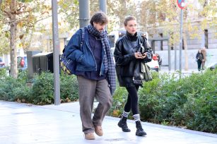 Οι βόλτες της Λένας Δροσάκη στο κέντρο της Αθήνας μαζί με τον ηθοποιό Θοδωρή Αντωνιάδη