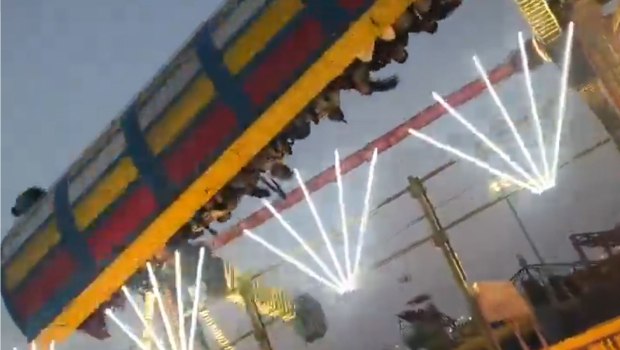 Ινδία: Ένας νεκρός και 13 τραυματίες από κατάρρευση μηχανήματος σε λούνα παρκ - Σοκαριστικό βίντεο