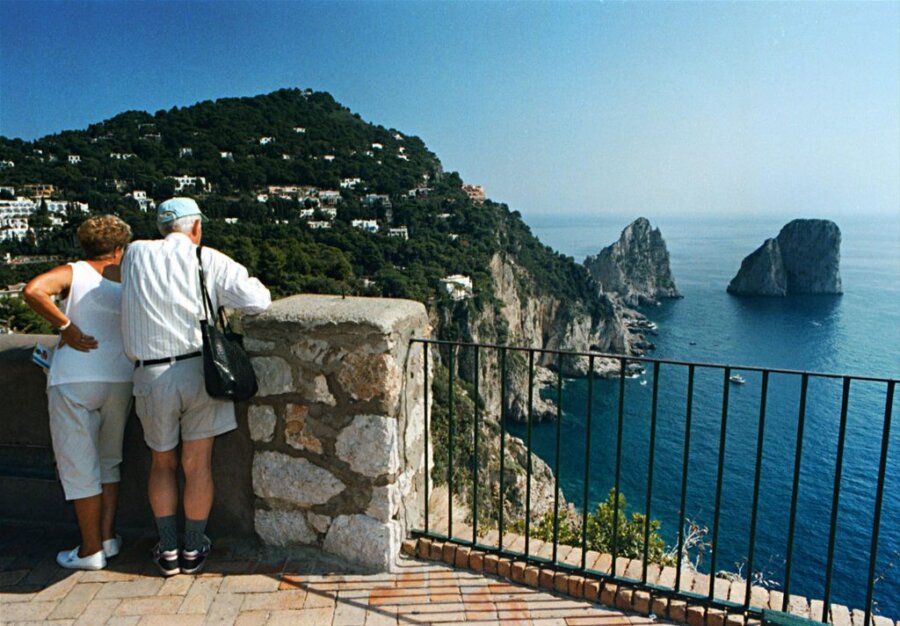 Ιταλία: Το Κάπρι επιβάλλει κανόνες στα γκρουπ των τουριστών από το επόμενο καλοκαίρι