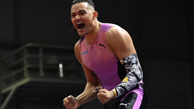 Στα 5,90μ. «πέταξε» ο Εμμανουήλ Καραλής στο «Fly Athens Indoor»! (vids)