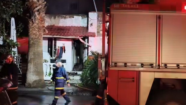 Φωτιά στο Βόλο: Από θαύμα σώθηκε ηλικιωμένη