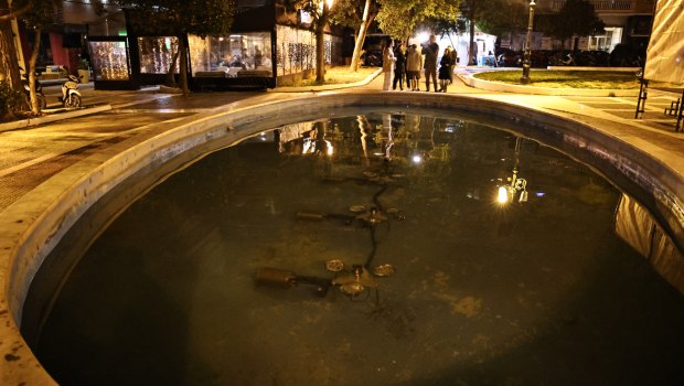 Καλλιθέα: Κοριτσάκι 2,5 ετών έπεσε σε σιντριβάνι - Κατάφεραν να το σώσουν οι γιατροί, νοσηλεύεται στη ΜΕΘ