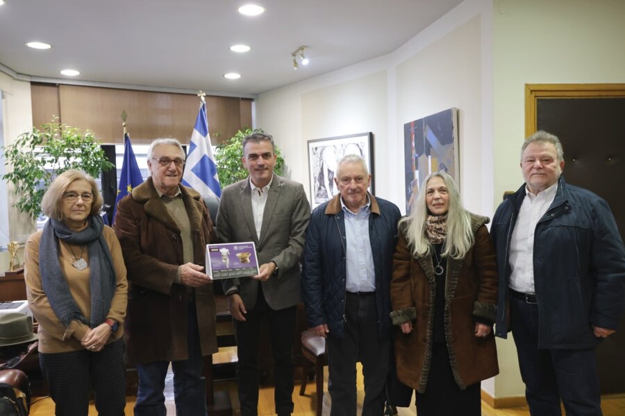 filoi-diaxronikou-mamakos