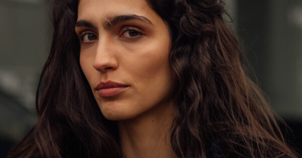 Castor oil: Το συστατικό που έχει γίνει viral στο TikTok και υπόσχεται πιο πλούσια και μακριά μαλλιά