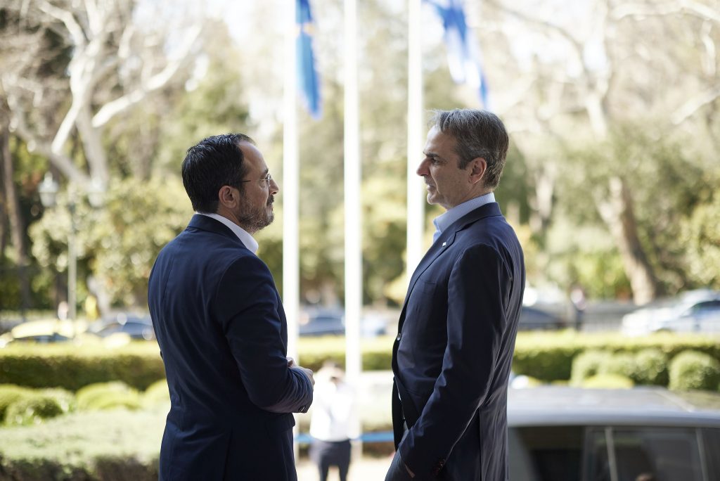 Σε ανοιχτή γραμμή Αθήνα – Λευκωσία πριν το τετ α τετ Μητσοτάκη – Ερντογάν