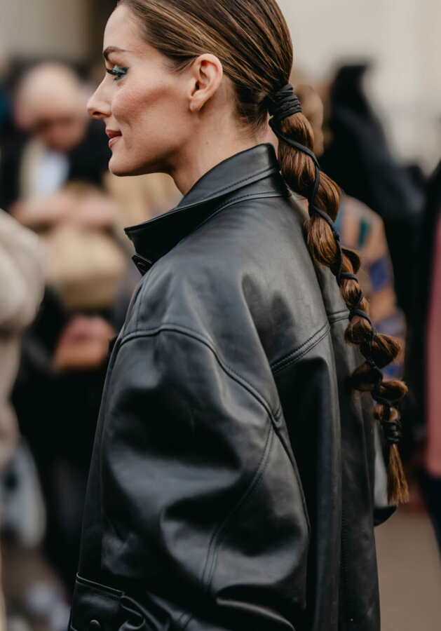 Η Olivia Palermo μας έδωσε την πιο stylish ιδέα για να χτενίσουμε τα μαλλιά μας όταν δεν θέλουμε να τα αφήσουμε κάτω