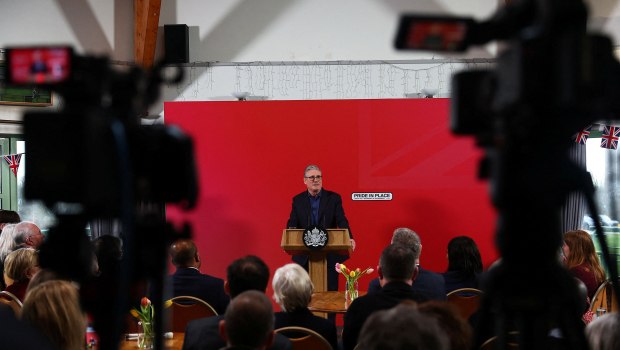 Βρετανία: Πιέσεις να παραιτηθεί δέχεται ο Στάρμερ - Τον κατηγορούν για το χάος από την υπόθεση Έπσταϊν