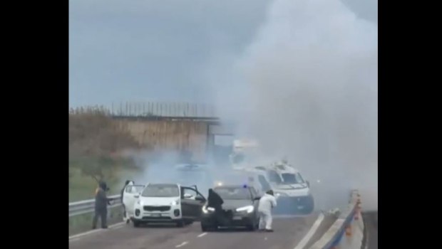 Κινηματογραφική ληστεία στην Ιταλία: Μασκοφόροι με «μαϊμού» περιπολικά ανατίναξαν χρηματαποστολή