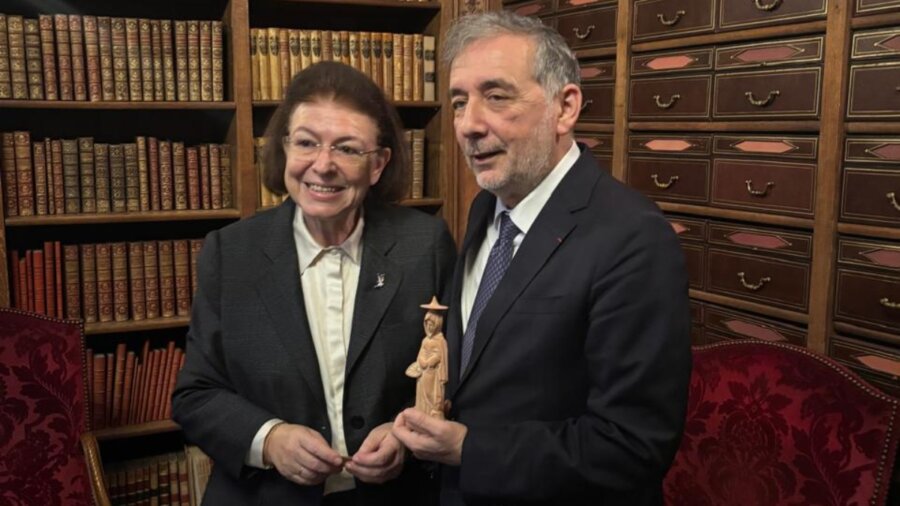 ethniki-vivliothiki-gallias-mendoni