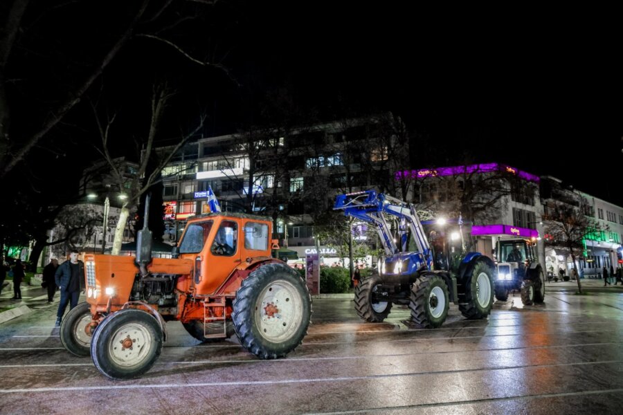 Λάρισα: Ξανά στους δρόμους τα τρακτέρ - Στο Σύνταγμα το επόμενο ραντεβού των αγροτών