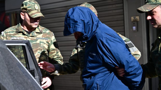 Ο πράκτορας Στίβεν και η συνάντηση σε γνωστό εστιατόριο στον Πειραιά - Μεταμφιεσμένος έβγαζε χρήματα από ΑΤΜ ο σμήναρχος