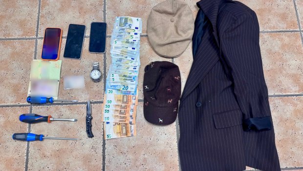 Εξαρθρώθηκε συμμορία που έκλεβε χρήματα από ΙΧ - Παρακολουθούσαν τους οδηγούς και έσκαγαν τα λάστιχα