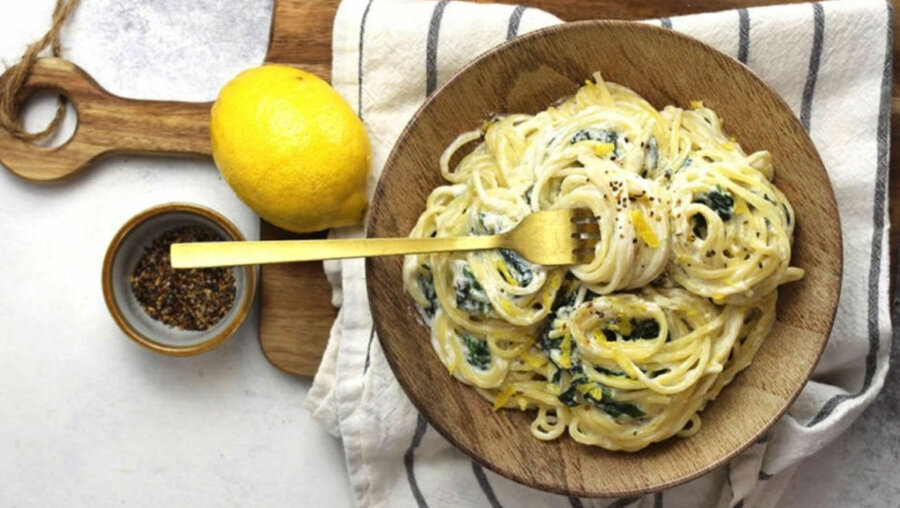 Σπαγγέτι με κρεμώδη σως λεμονιού και ρικότα