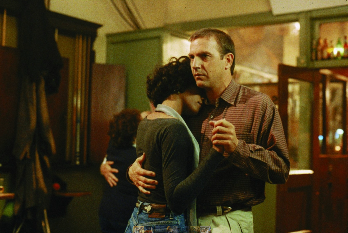 Ειδική προβολή από το ΦΚΘ για την ημέρα των ερωτευμένων: «Ο σωματοφύλακας» με τη Γουίτνεϊ Χιούστον και τον Κέβιν Κόστνερ