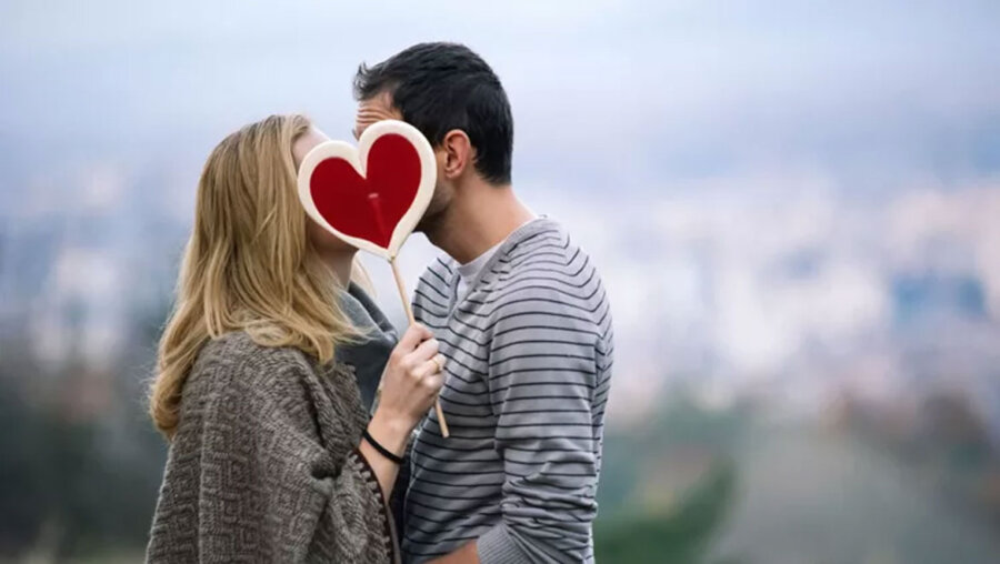 Τσικνοπέμπτη vs Άγιος Βαλεντίνος: Ποια ζώδια αξίζει να επενδύσουν σε τι