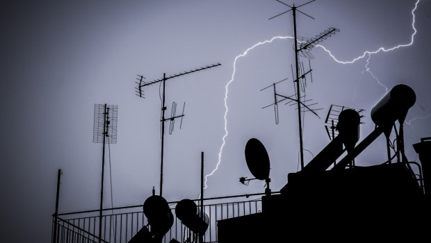 Άνοιξαν οι ουρανοί στην Αττική - Πού σημειώνονται έντονες βροχοπτώσεις