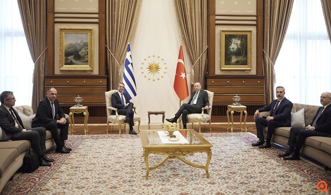 Ολοκληρώθηκε η συνάντηση Μητσοτάκη - Ερντογάν - Ο σύντομος διάλογος που είχαν οι δύο ηγέτες