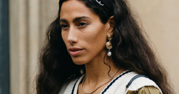 Έξι tips για να περιορίσουμε αποτελεσματικά το φριζάρισμα στα μαλλιά