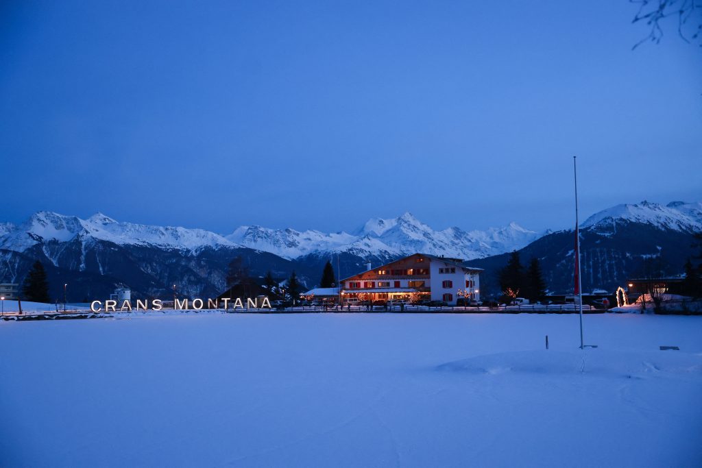 Κραν Μοντανά: Οργή συγγενών θυμάτων για τους ιδιοκτήτες του μπαρ – «Σταματήστε να παριστάνετε τους αθώους!»