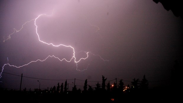 Ισχυρές καταιγίδες σε 8 περιοχές τις επόμενες ώρες - Επικαιροποιήθηκε το έκτακτο δελτίο