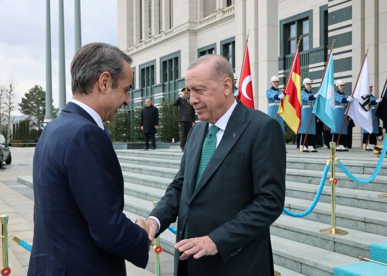 Πώς διαβάζει η Αθήνα τις αναφορές Ερντογάν σε λύσεις με βάση το διεθνές δίκαιο