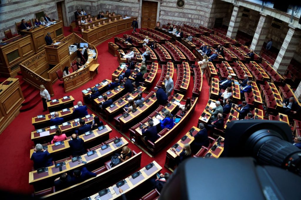 Βουλή: Πέρασε το νομοσχέδιο για τις συλλογικές συμβάσεις εργασίας