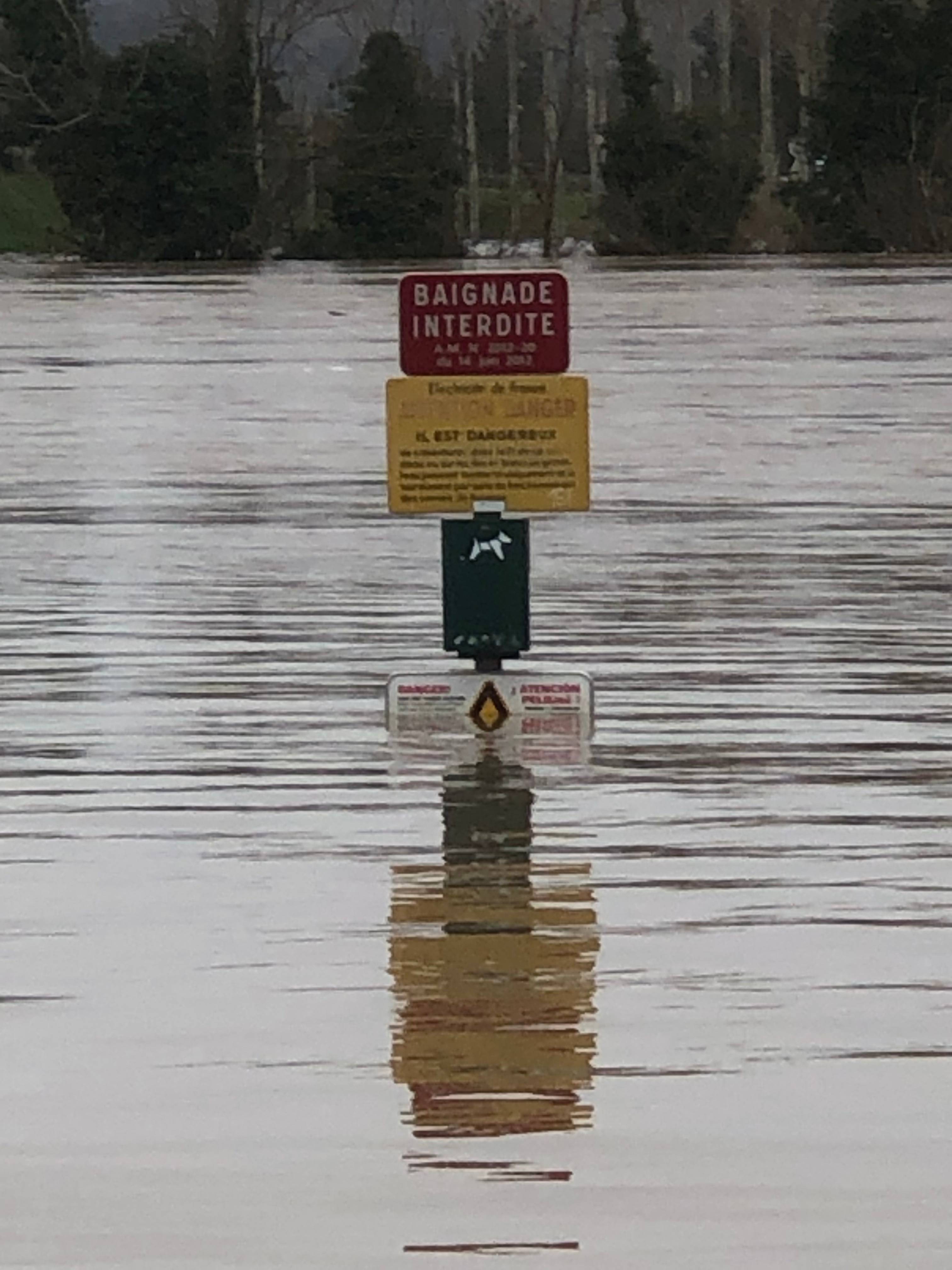 Γαλλία: Εκτεταμένες πλημμύρες από την κακοκαιρία Nils – Εκκενώνονται κατοικίες, ενώ οι βροχές συνεχίζονται