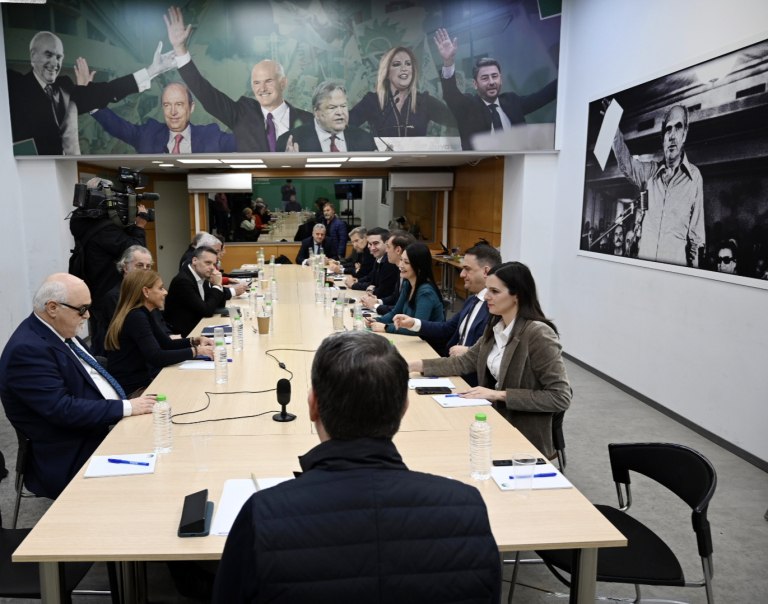 ΠΑΣΟΚ: «Μάχη» διαρροών μετά τη συνεδρίαση της ΚΟΕΣ