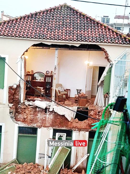 Σοκ στη Μεσσήνη: Κατέρρευσε ολόκληρη η πρόσοψη σπιτιού