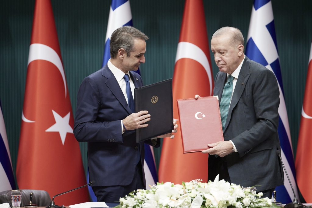 Αθήνα – Άγκυρα: Συνέχιση επαφών με φόντο την κάλπη