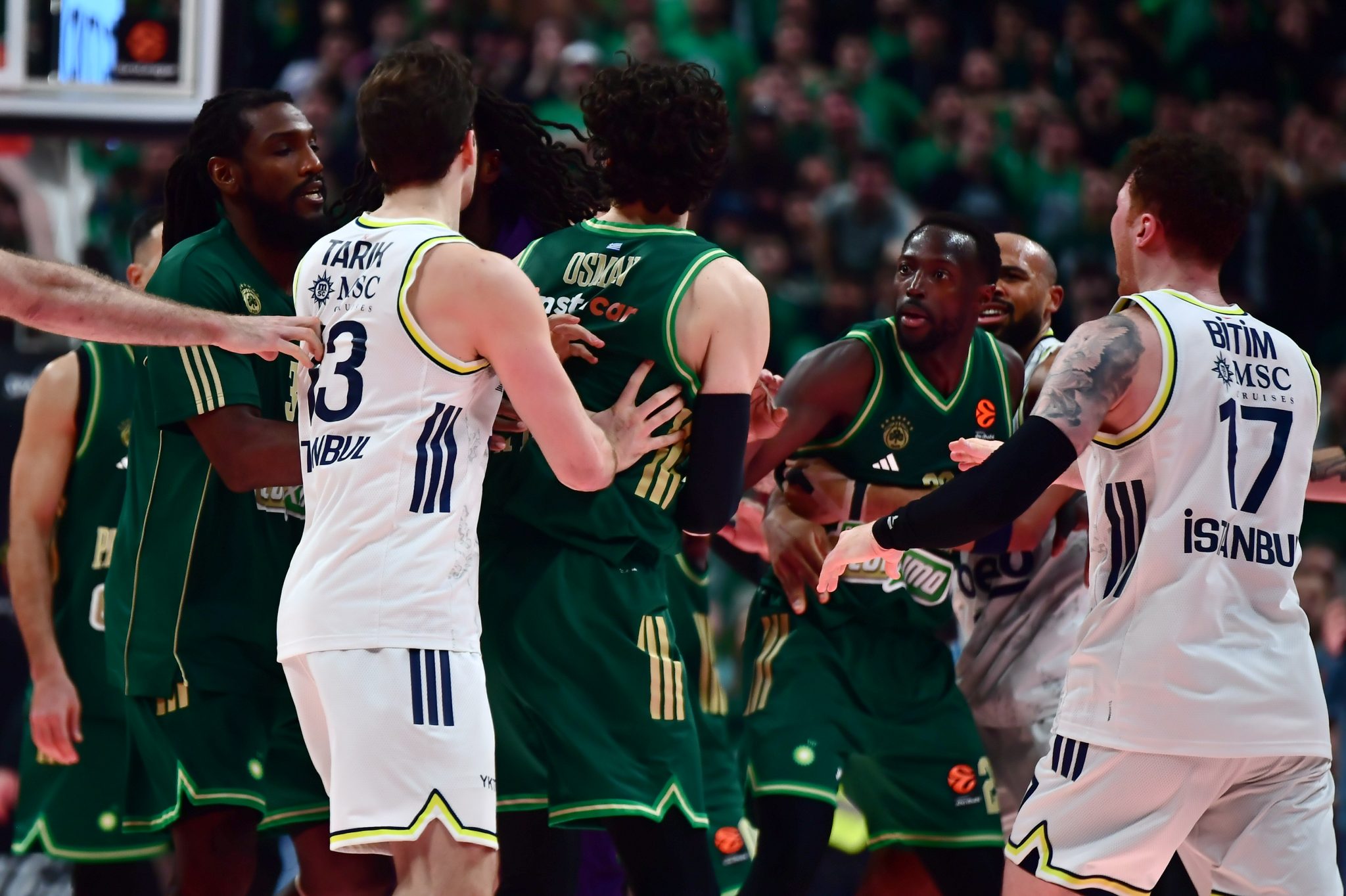 Ένταση στο ΟΑΚΑ μετά το τέλος παιχνιδιού Παναθηναϊκός - Φενέρμπαχτσε (pics)