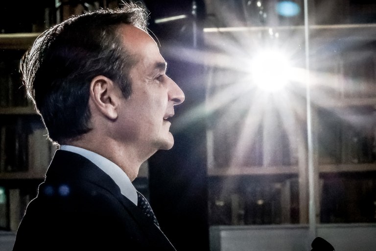 Παρά το τσουνάμι σκανδάλων για την κυβέρνηση, ο Μητσοτάκης μιλά για «νομιμότητα παντού»