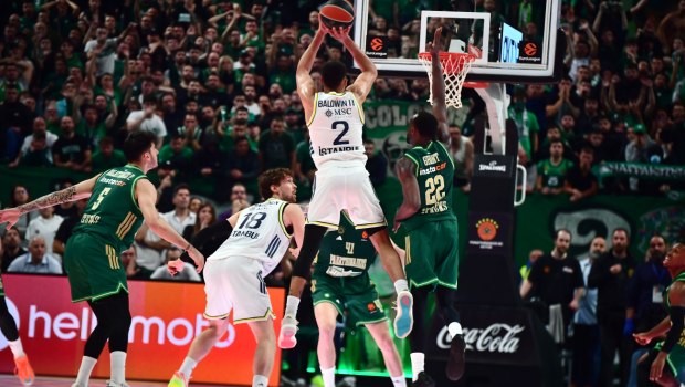 Το buzzer beater του Μπόλντγουιν που έδωσε τη νίκη στην Φενερμπαχτσέ (vid)